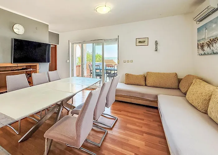 Feriehus Maja By Interhome Maslenica